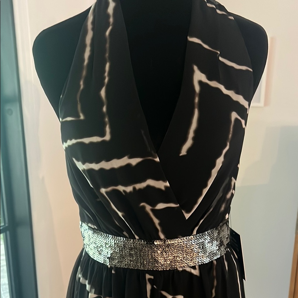 Elegant Black and White Halter Dress - Picture 2 of 7